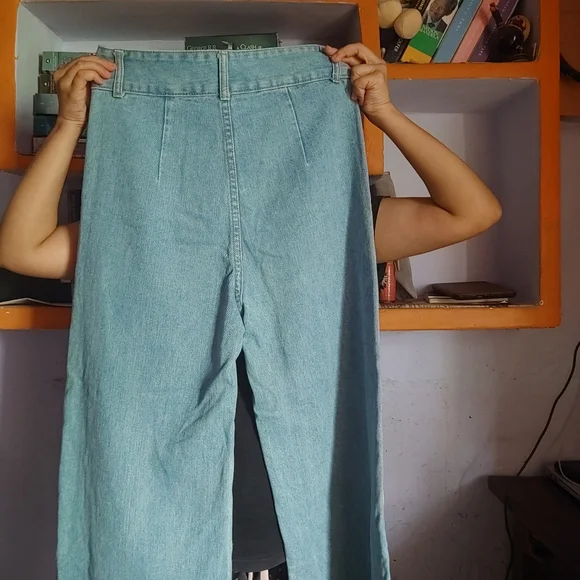 Highwait Denim wide legged jeans. size M - Picture 5 of 9